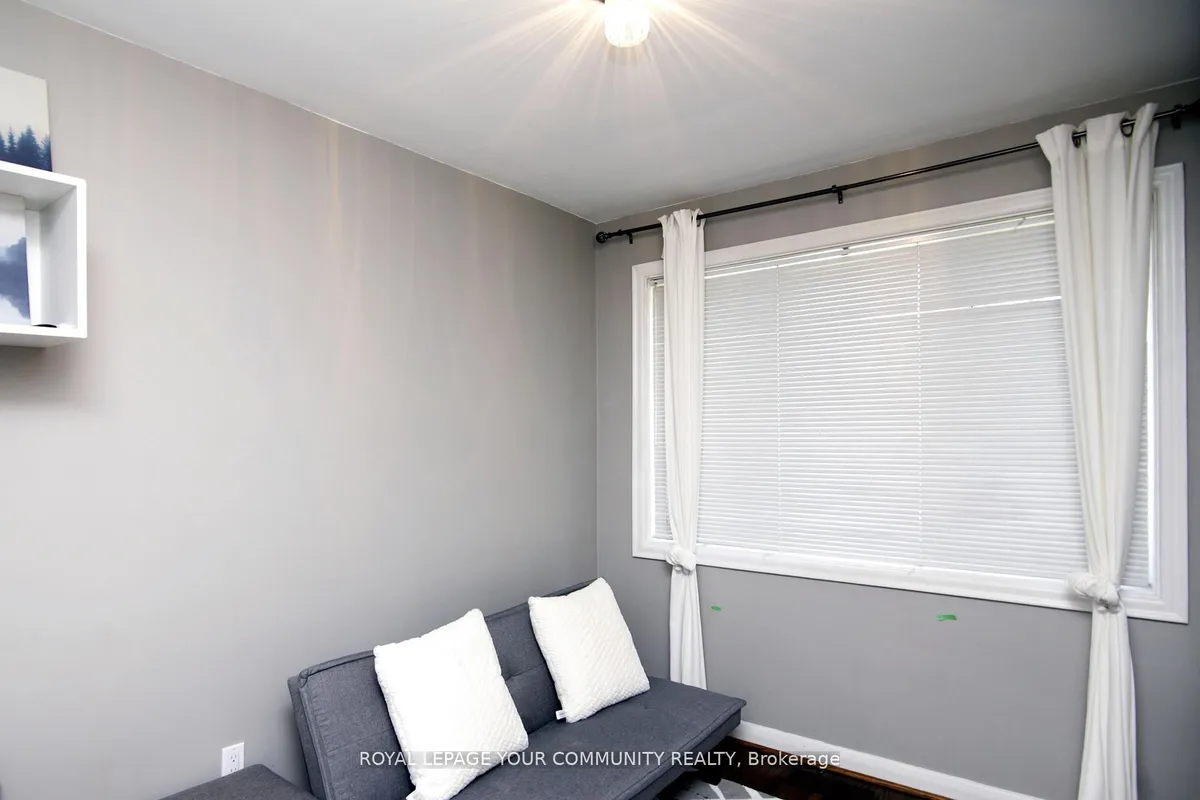 136 Strathburn Boulevard, ON M9M 2L1