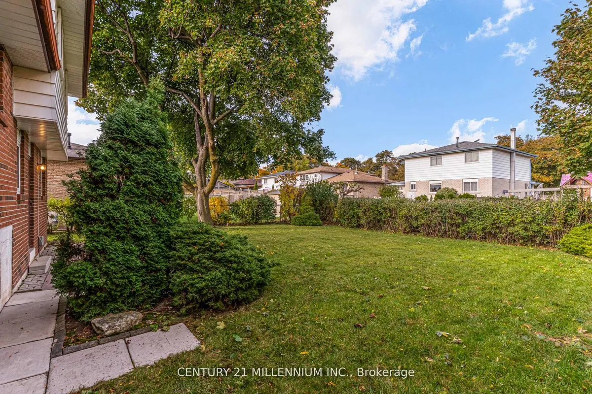 33 Trotters Lane, ON L6Y 1B5