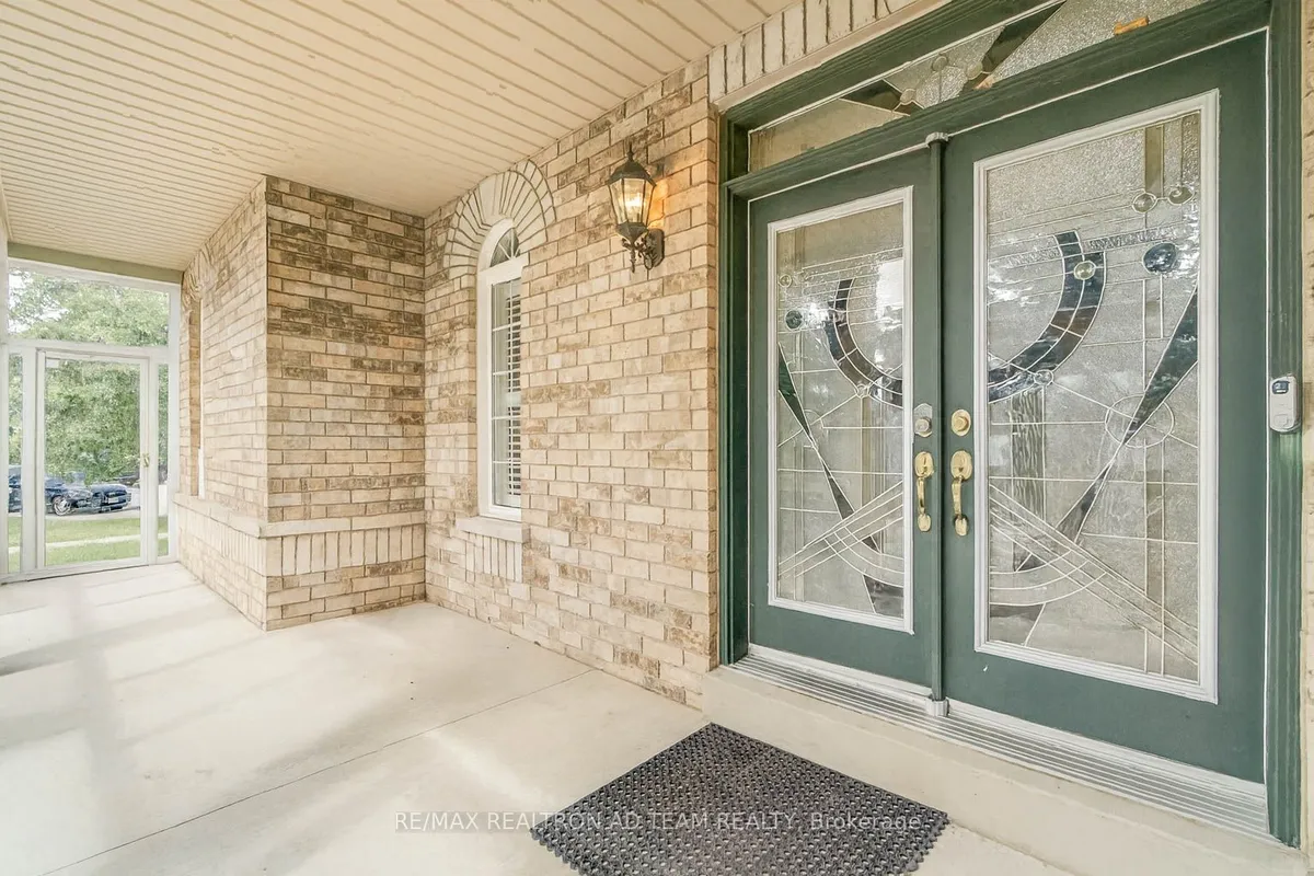 498 Tremblant Court, ON L5W 1P4