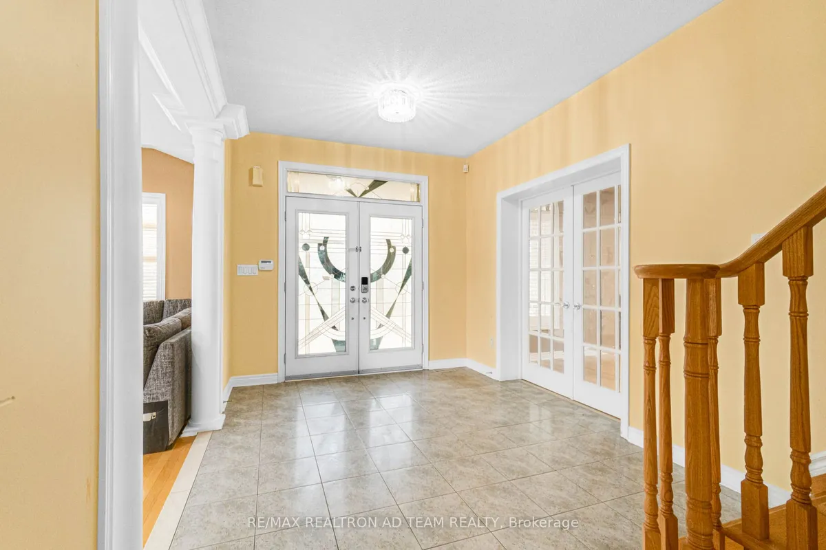 498 Tremblant Court, ON L5W 1P4