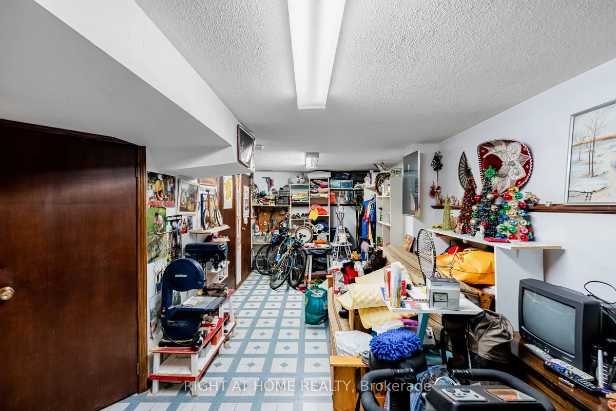 4278 Sawmill Valley Drive, ON L5L 3M9