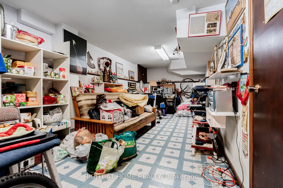 4278 Sawmill Valley Drive, ON L5L 3M9