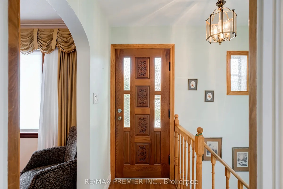 52 Richardson Avenue, ON M6M 3R9