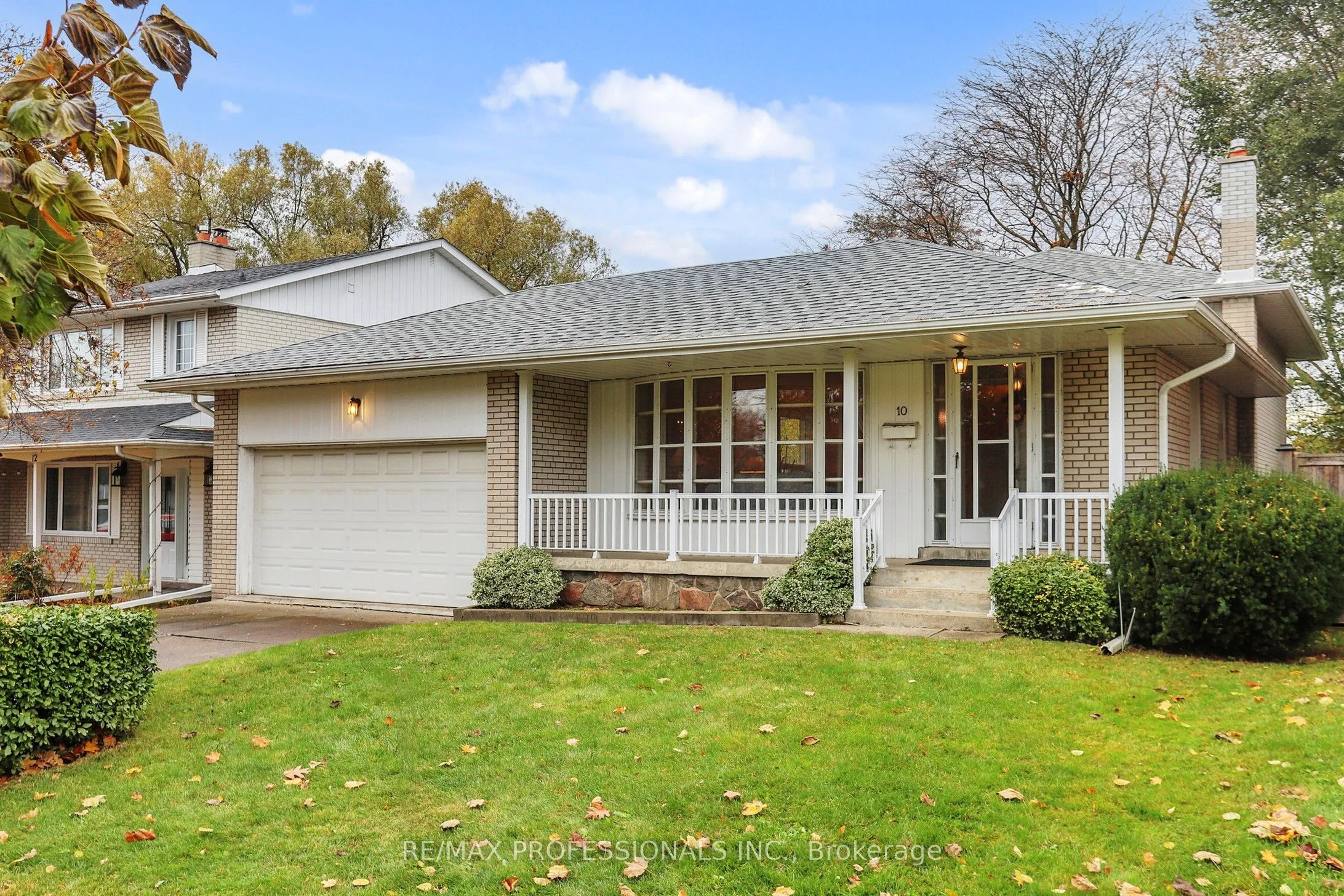 10 Crestridge Heights Road, ON M9P 1A4