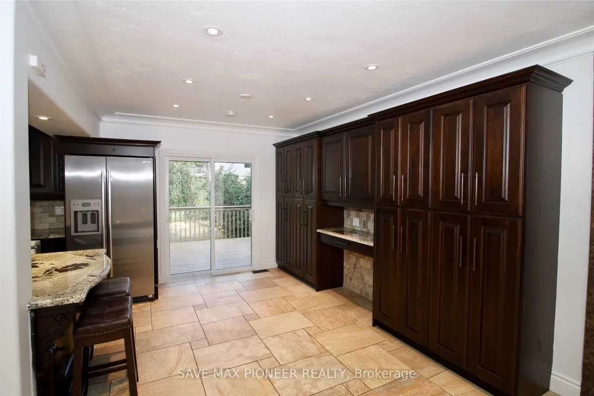 5 Parkview Boulevard, ON L7G 2Y2