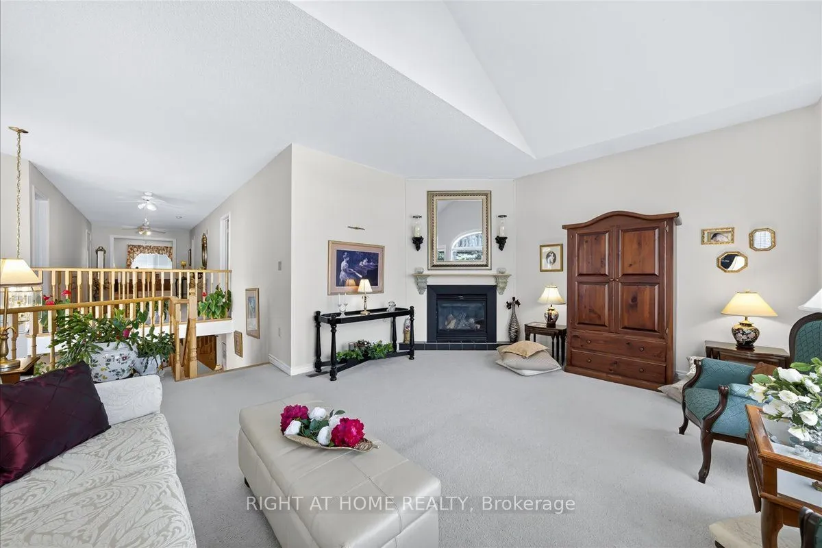 956 Winterton Way, ON L5V 1M6