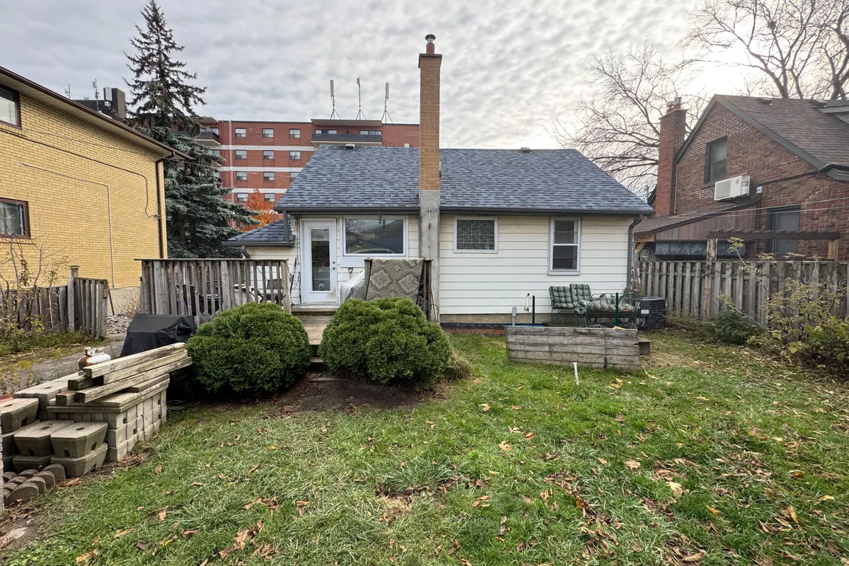 22 Fairfield Avenue, ON M8V 2H9
