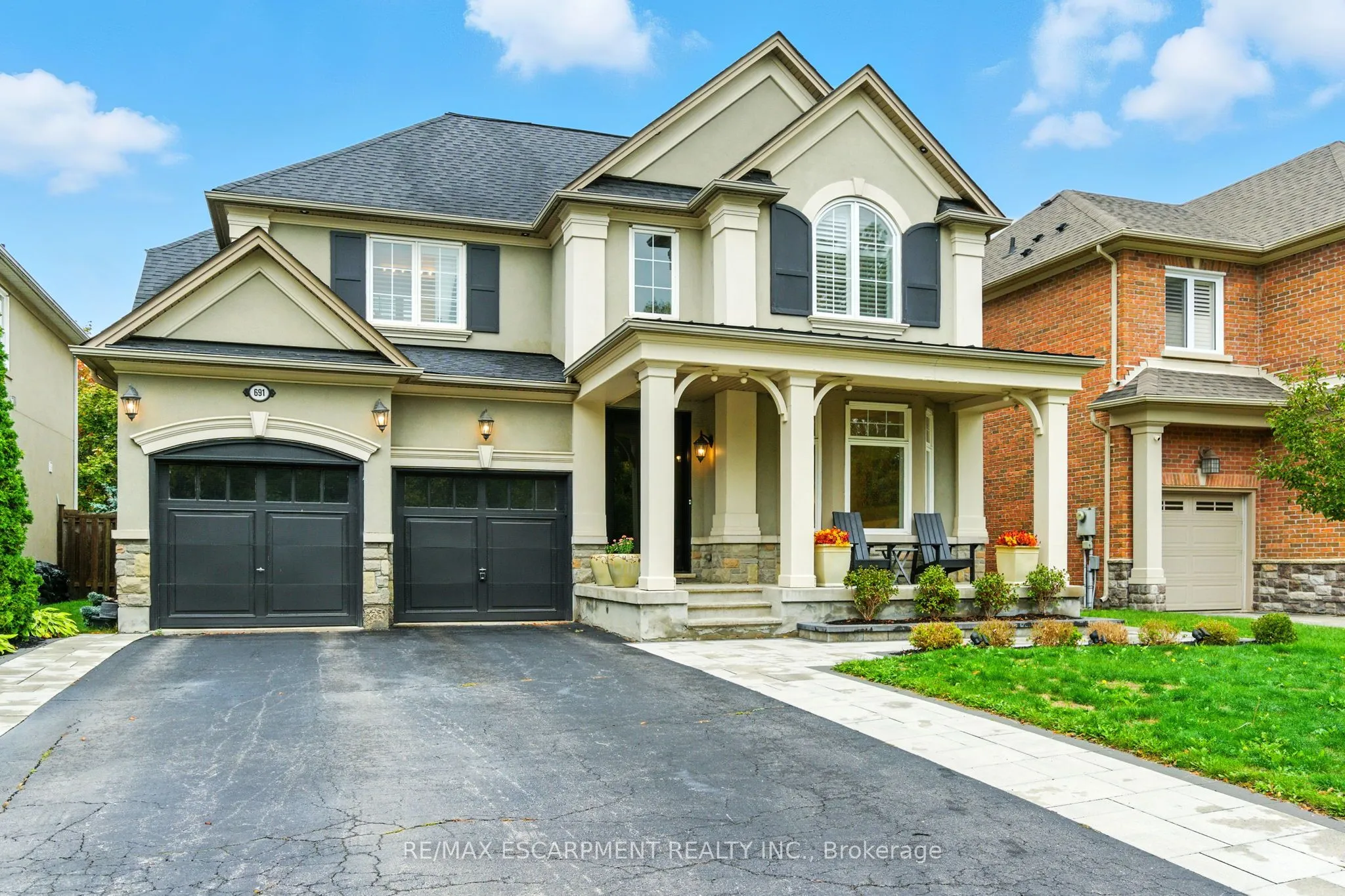 691 Merlot Court, ON L5H 4M4