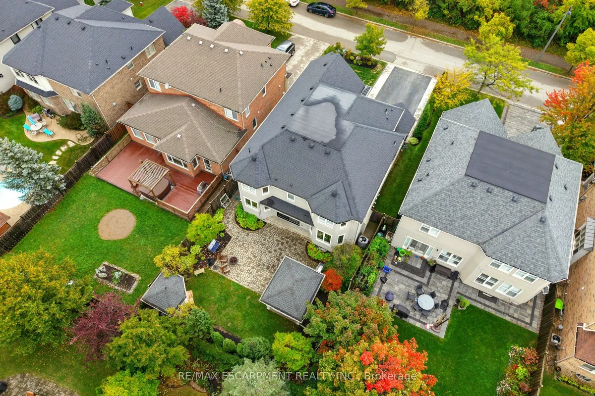 691 Merlot Court, ON L5H 4M4