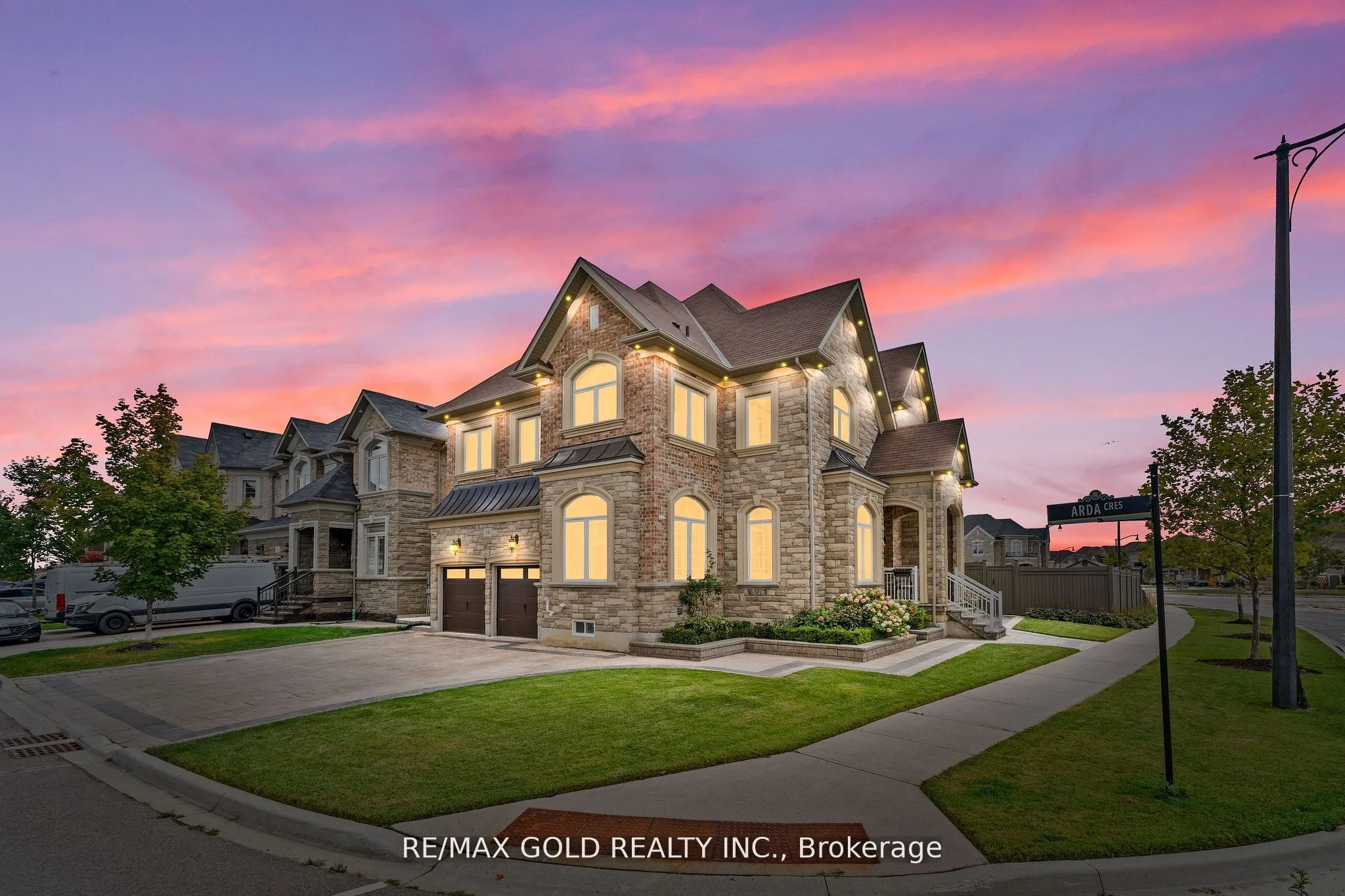 19 Martin Byrne Drive, ON L6P 4G2