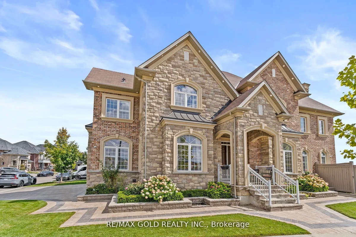 19 Martin Byrne Drive, ON L6P 4G2