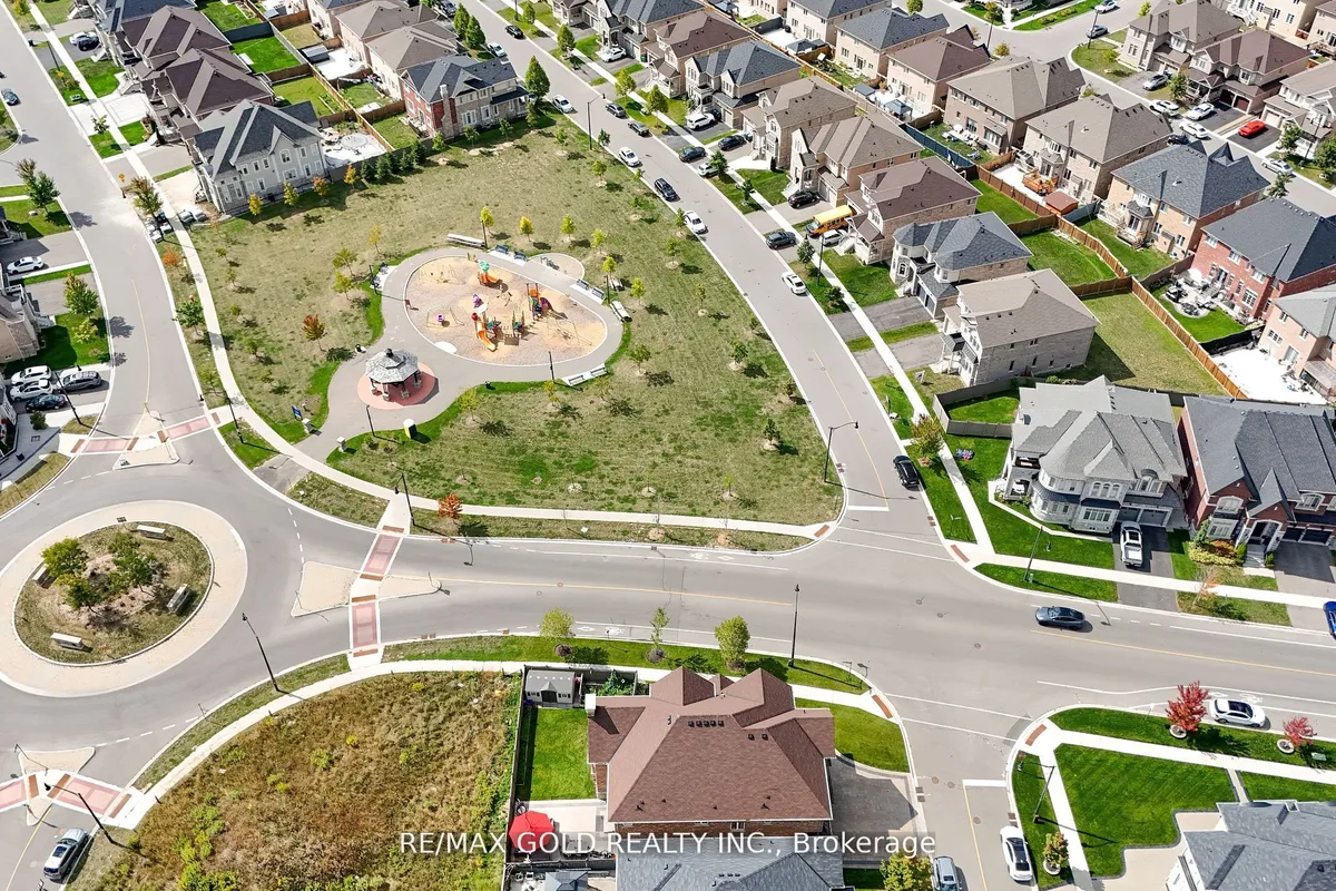 19 Martin Byrne Drive, ON L6P 4G2