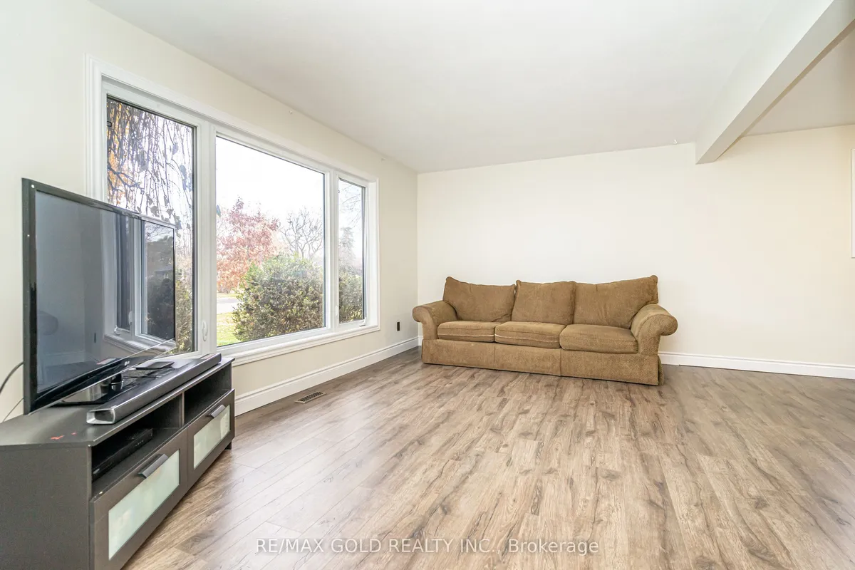 35 Duke Road, ON L6T 3J9