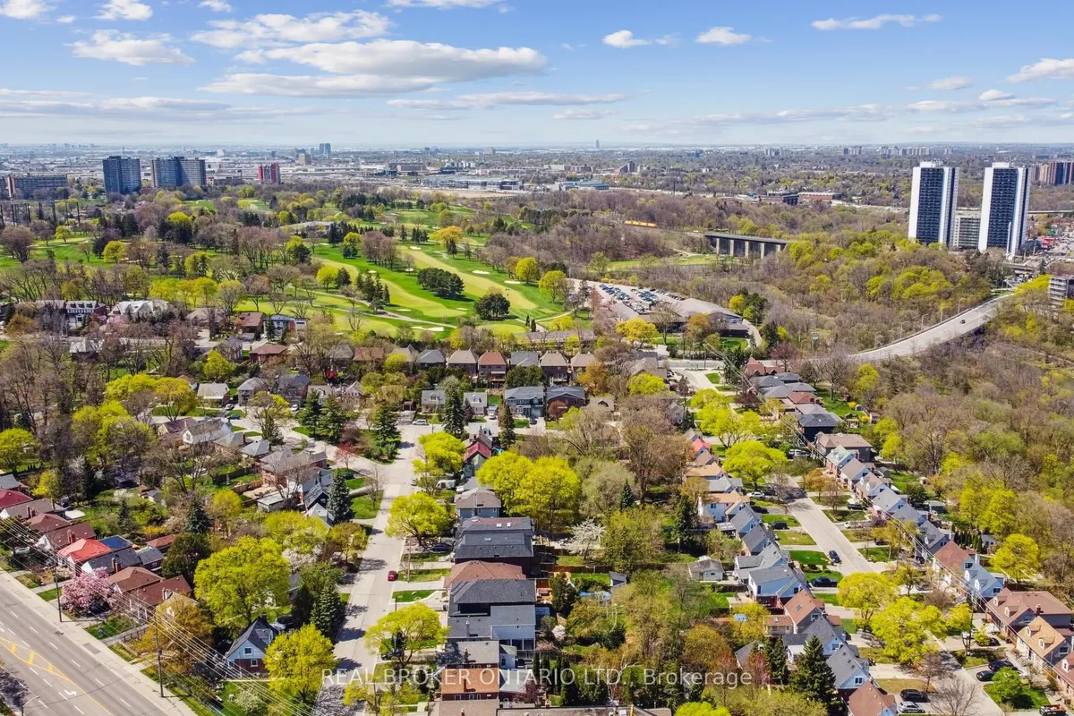 38 Riverview Heights, ON M9P 2N4