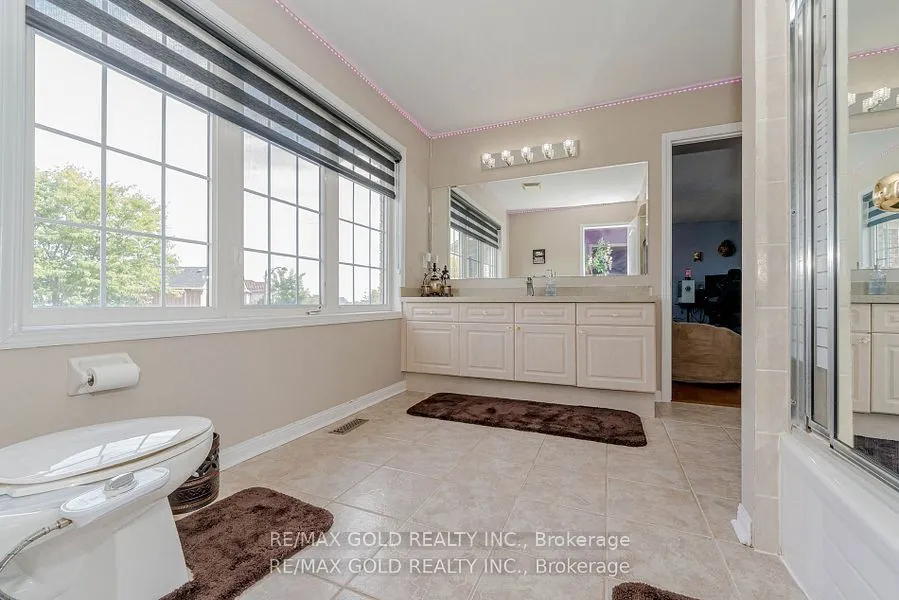 28 Crocker Drive, ON L6P 1M8