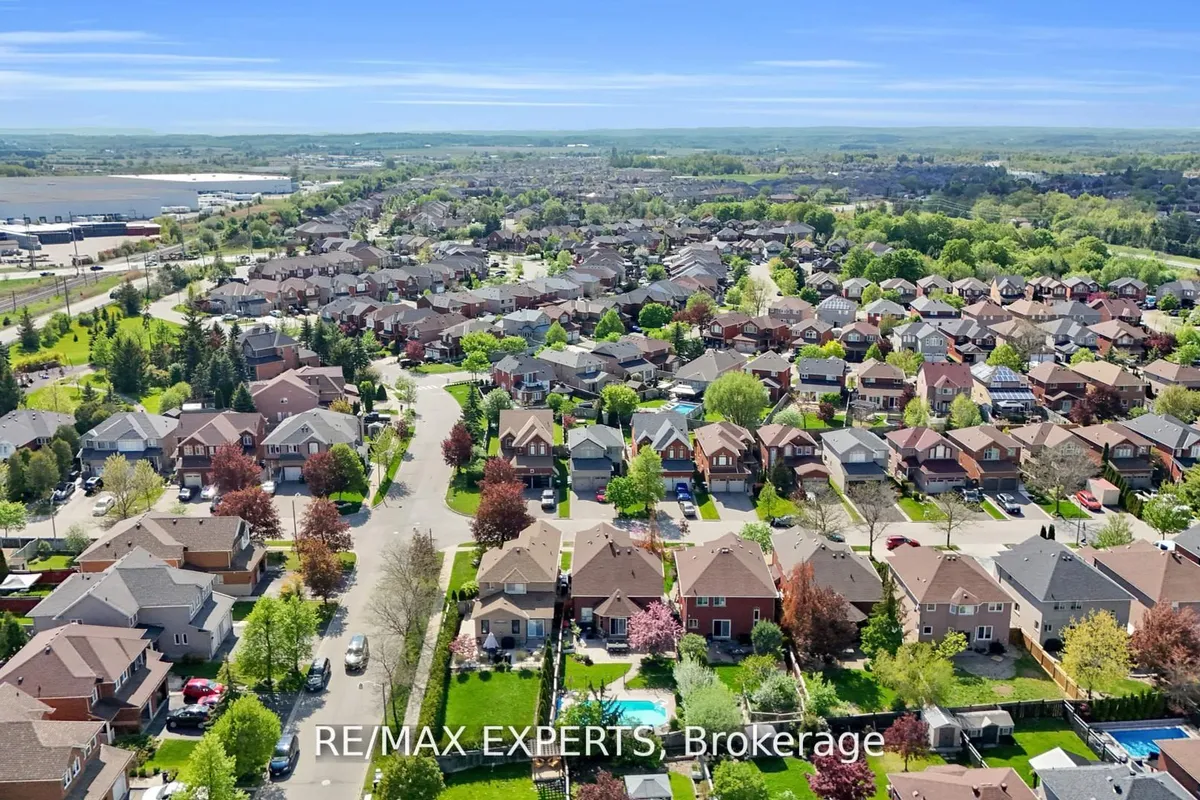 36 Country Stroll Crescent, ON L7E 2H4