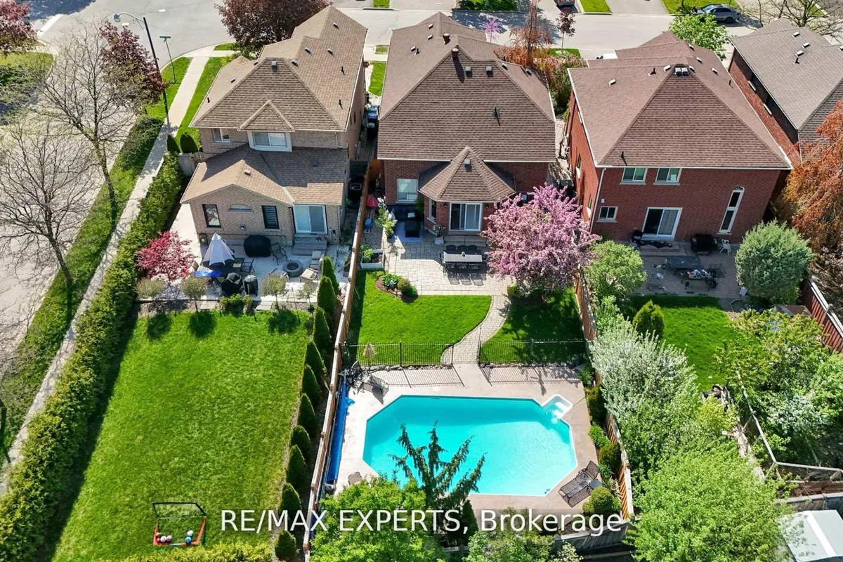 36 Country Stroll Crescent, ON L7E 2H4