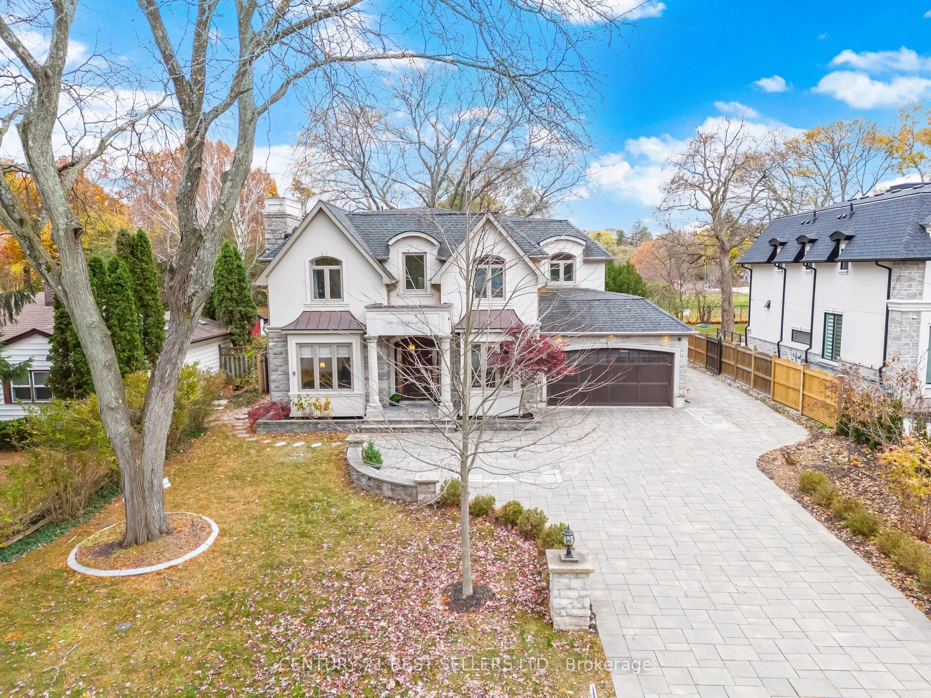 898 Parkland Ave Avenue, ON L5H 3H1