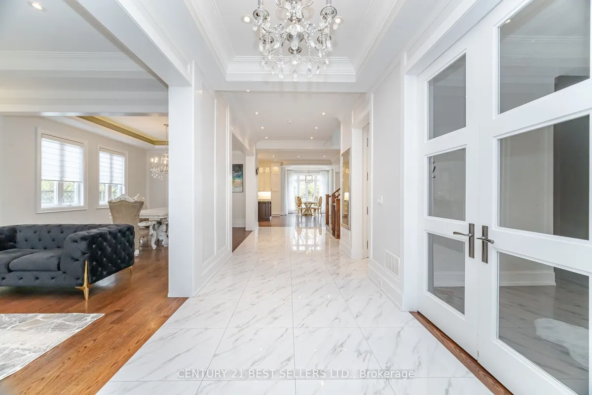 898 Parkland Ave Avenue, ON L5H 3H1