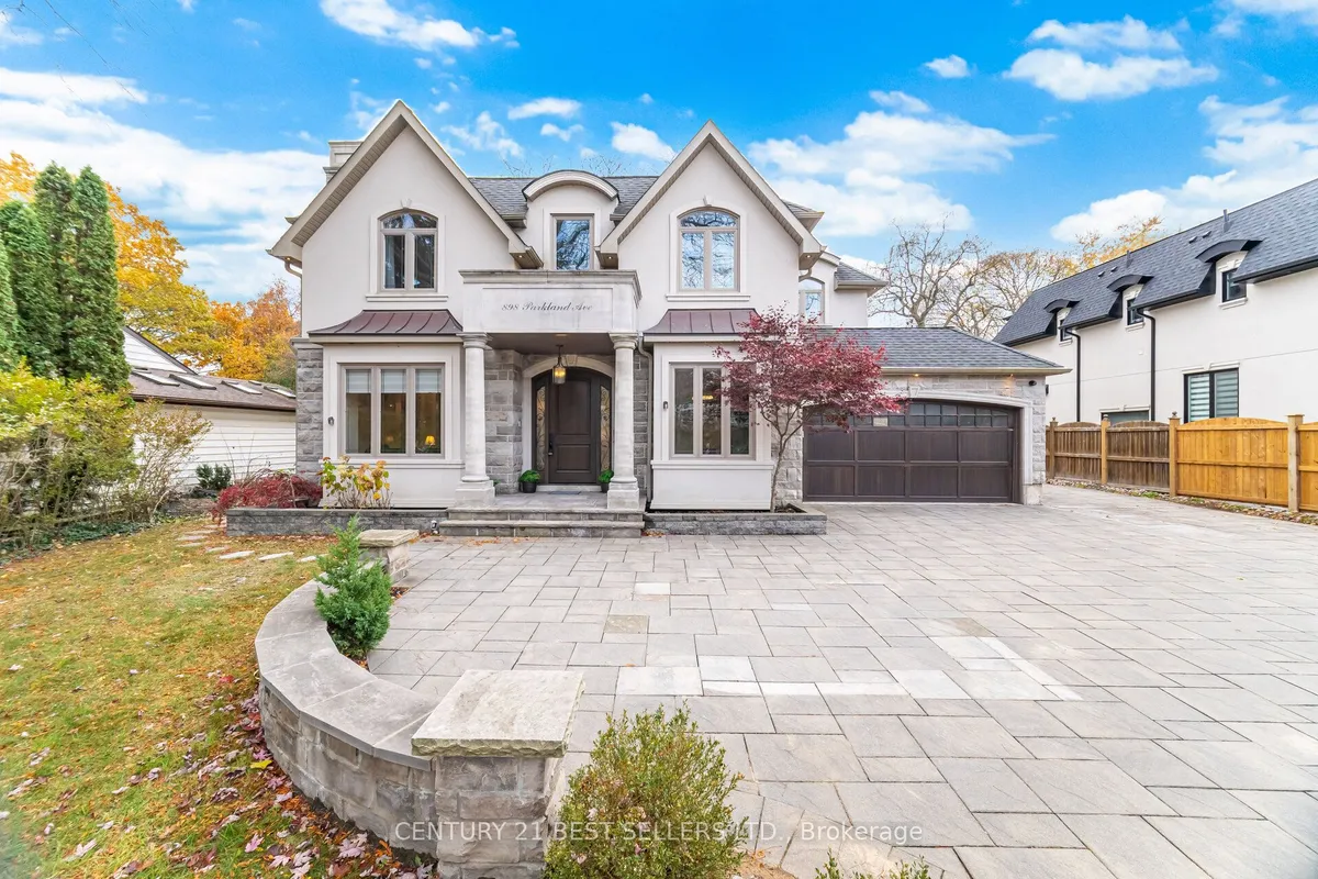 898 Parkland Ave Avenue, ON L5H 3H1