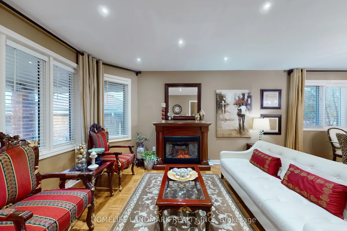 3022 Dalehurst Drive, ON L5N 6M8