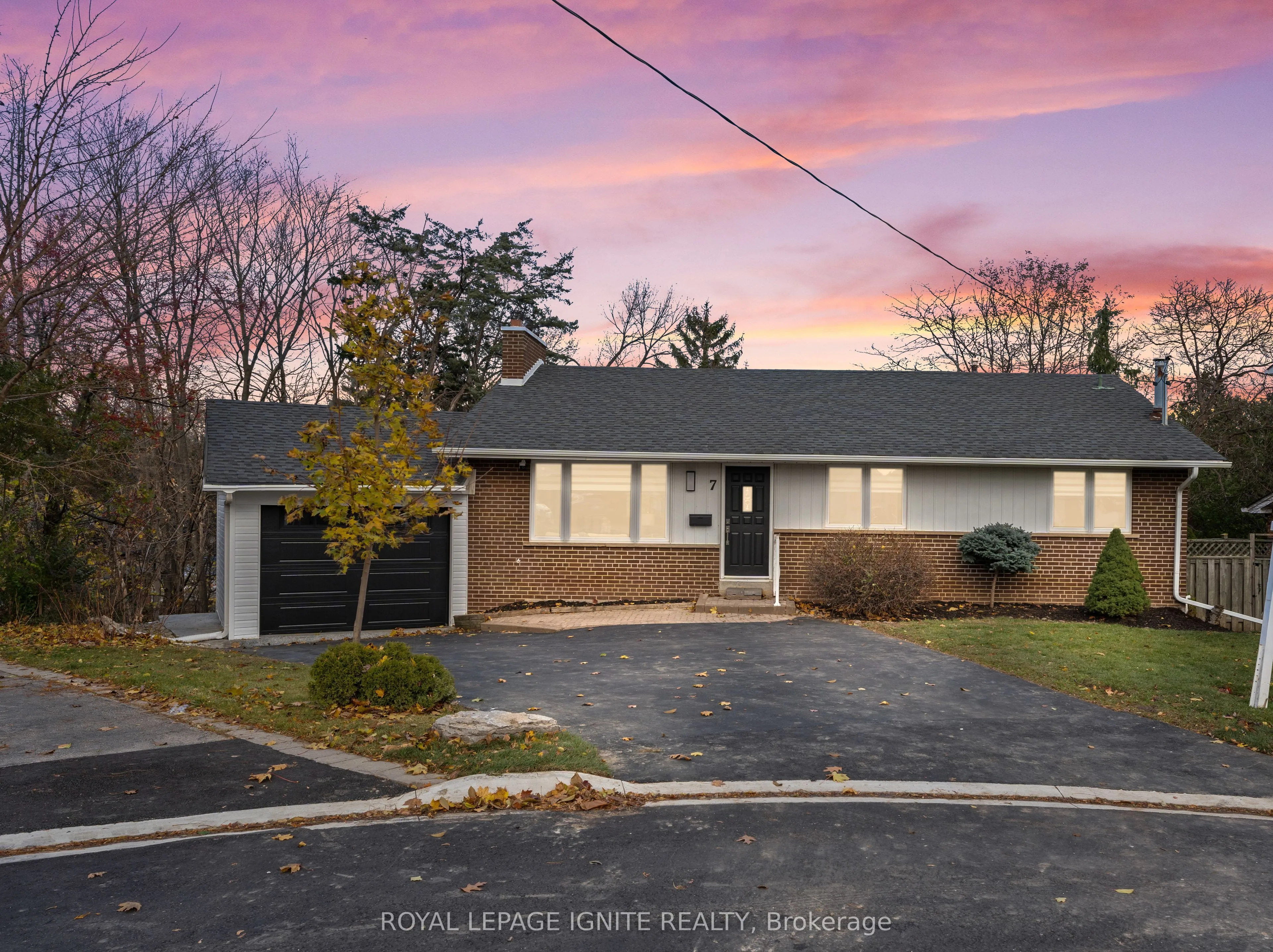 7 Isherwood Court, ON L5M 1E6