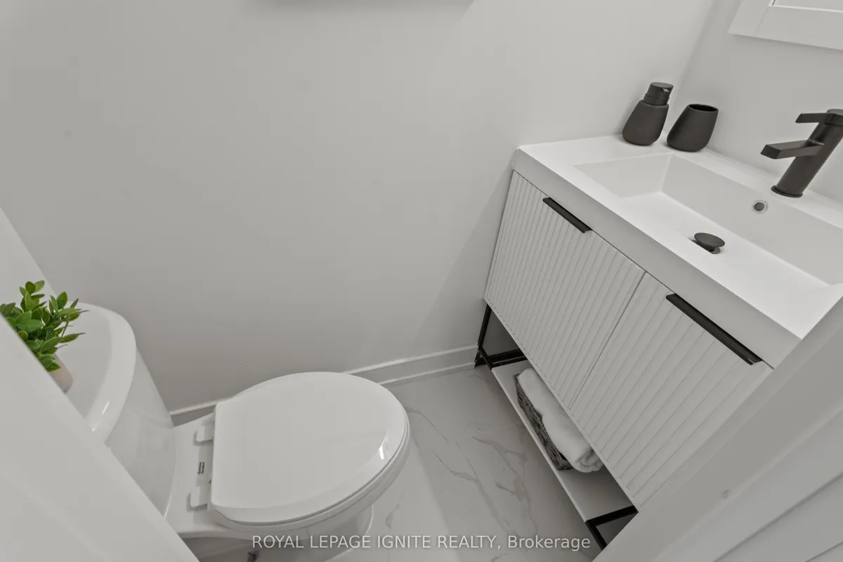 7 Isherwood Court, ON L5M 1E6