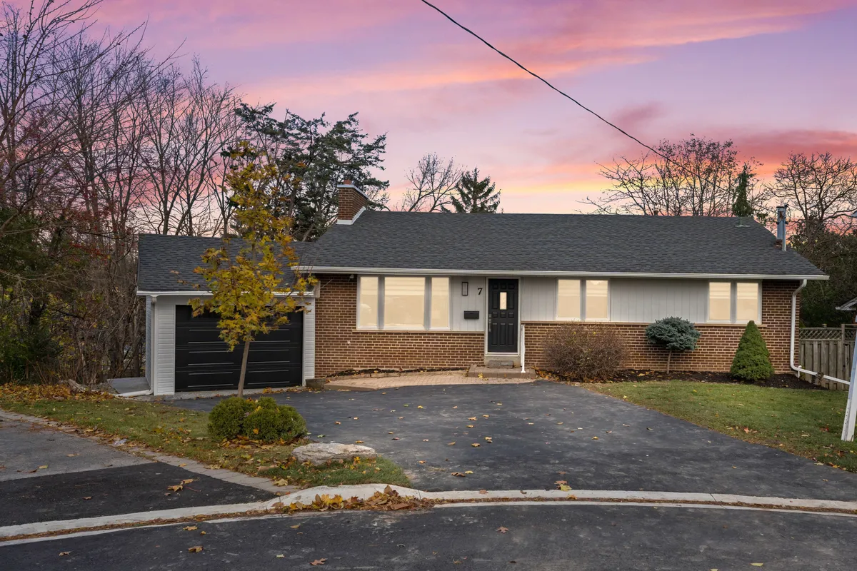 7 Isherwood Court, ON L5M 1E6