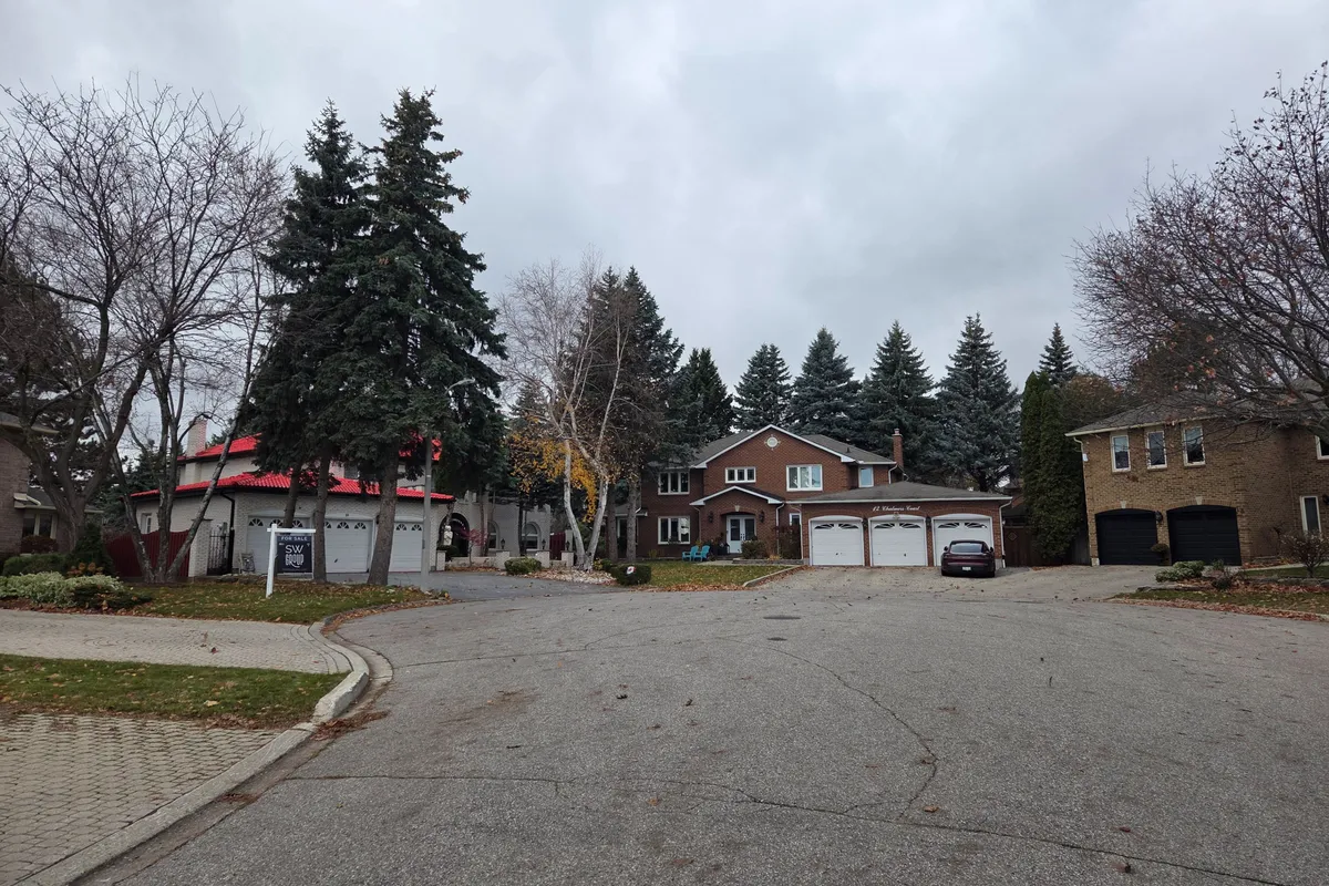 6 Chalmers Court, ON L6Z 3H1