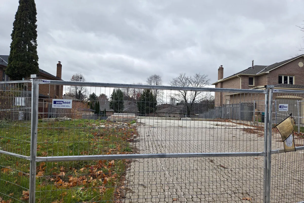 6 Chalmers Court, ON L6Z 3H1