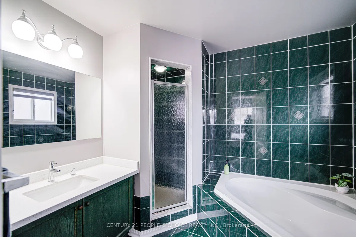 72 Zia Dodda Crescent, ON L6P 1J4