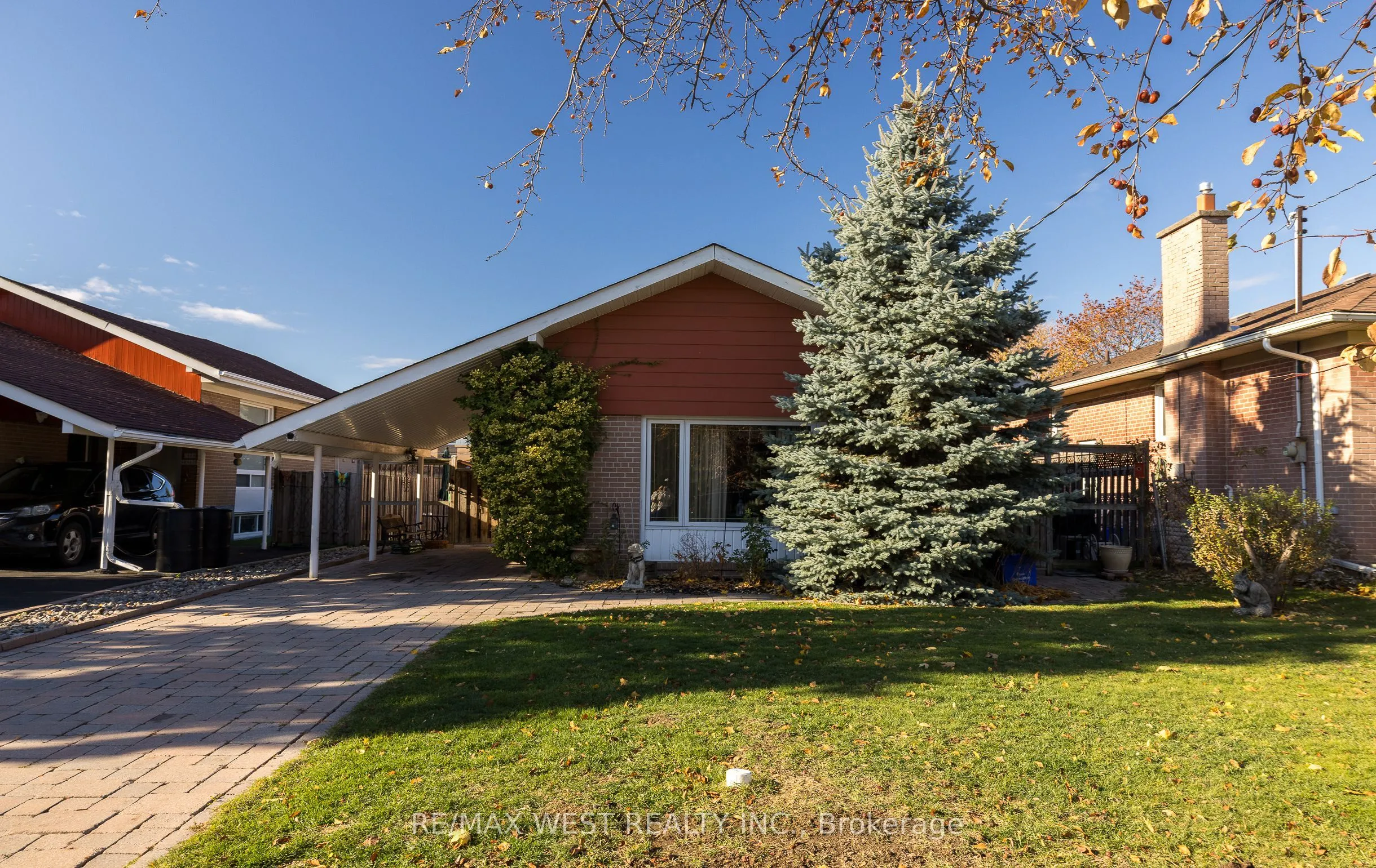 6 Lagos Road, ON M9N 4E4