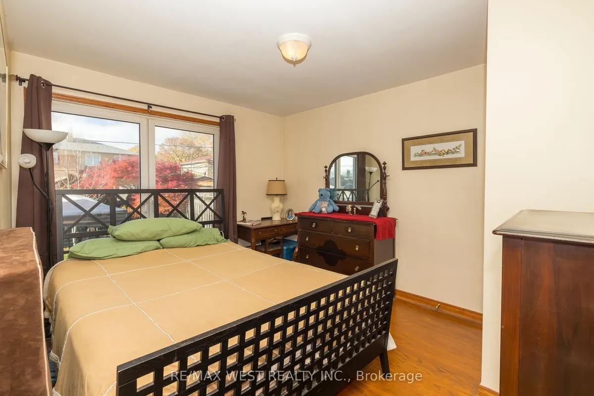 6 Lagos Road, ON M9N 4E4