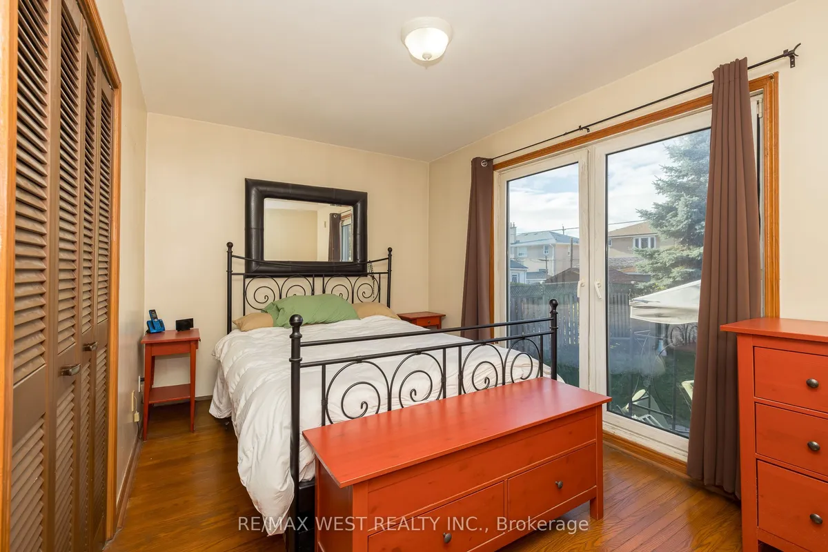 6 Lagos Road, ON M9N 4E4