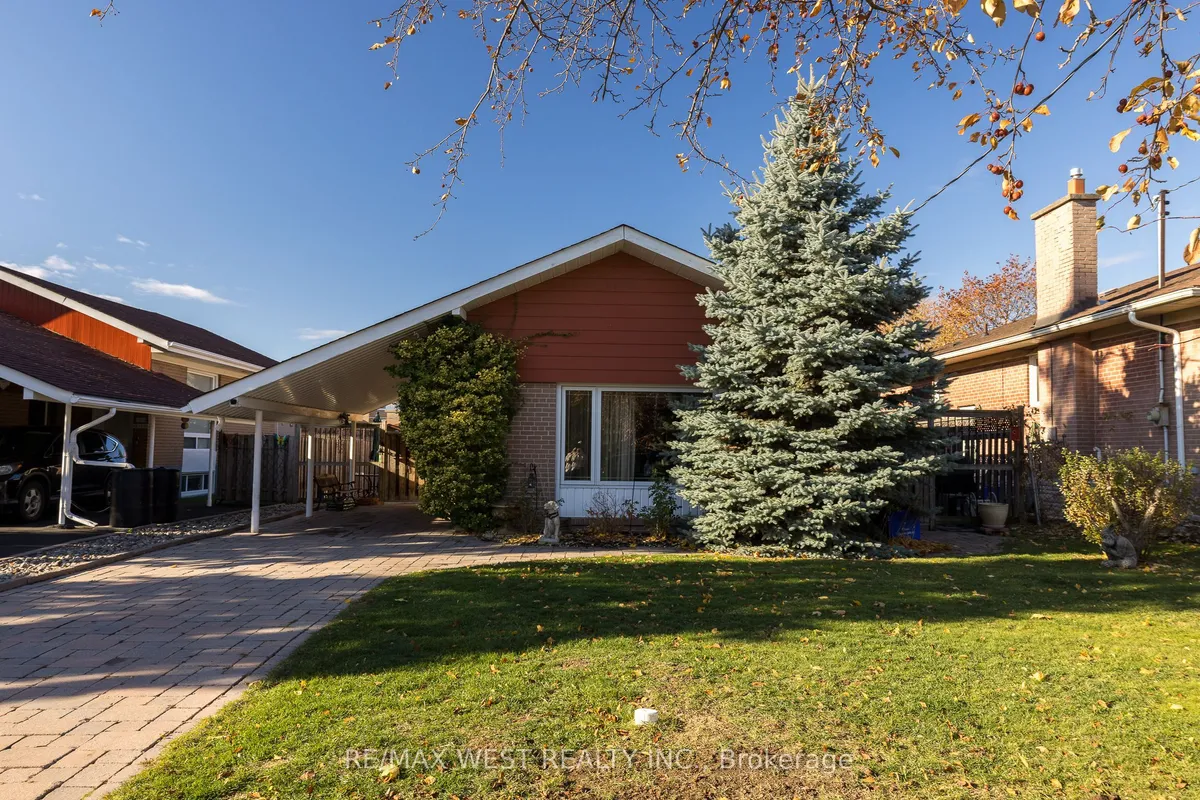 6 Lagos Road, ON M9N 4E4