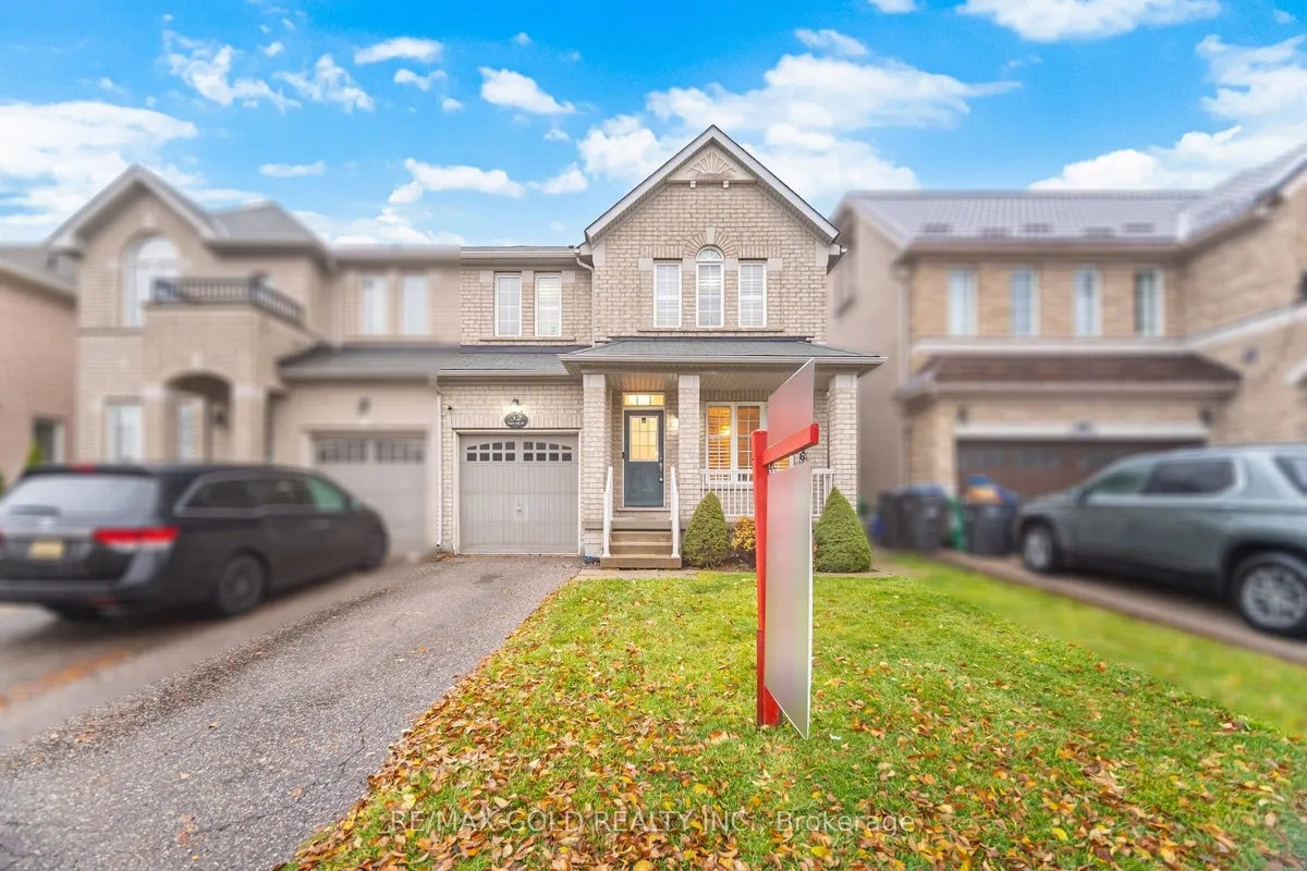 32 Daden Oaks Drive, ON L6P 3R8