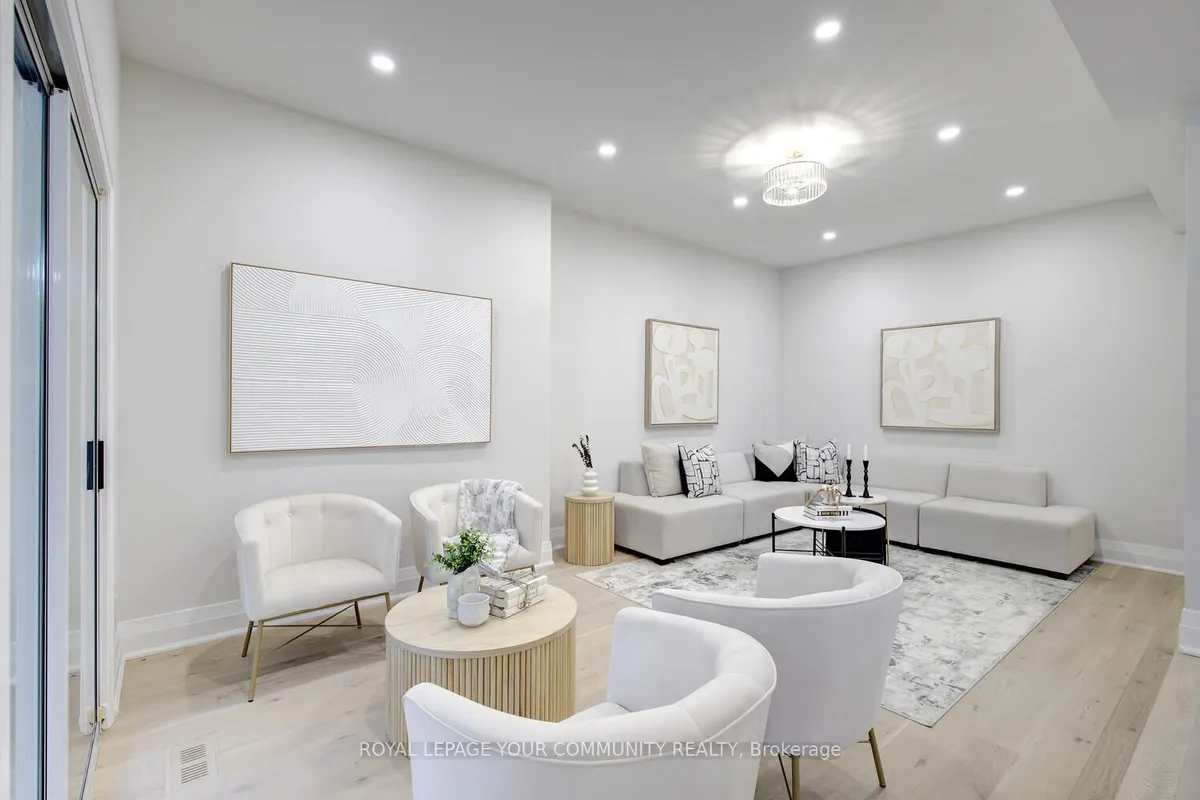 4128 Tapestry Trail, ON L4W 4B7