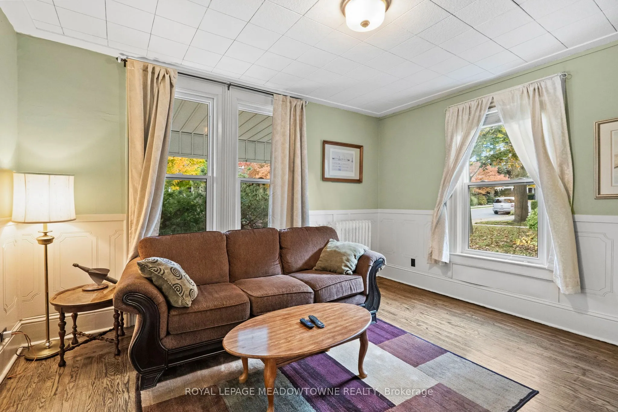 Detached living room at 229 Queen Street Milton