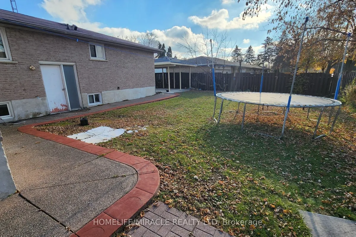 7270 Mohican Court, ON L4T 2J9