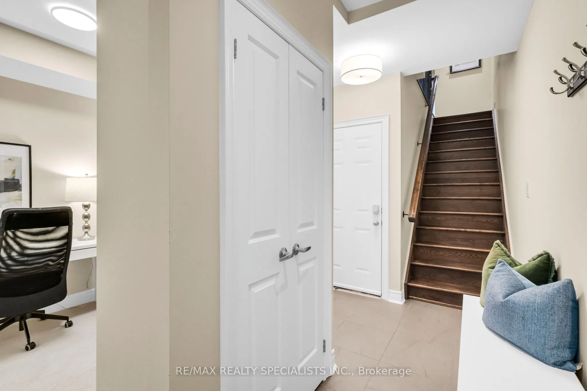 1812 Burnhamthorpe Road, ON L4X 0A3