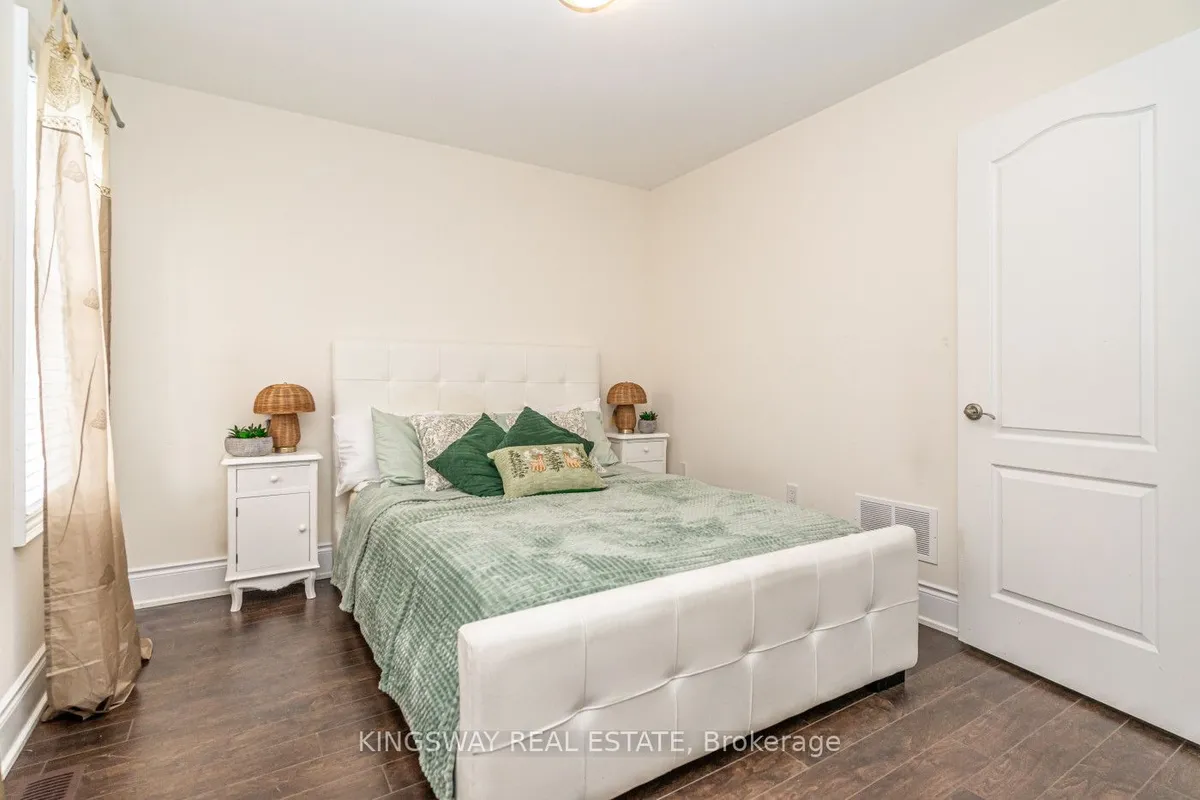 3670 Banff Court, ON L5N 7A2