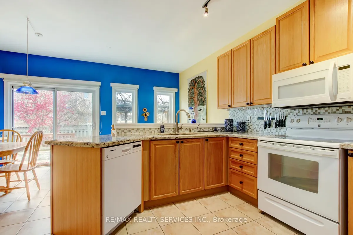 47 Collingwood Avenue, ON L7A 1L7