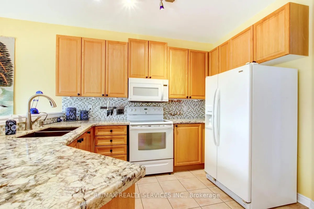 47 Collingwood Avenue, ON L7A 1L7