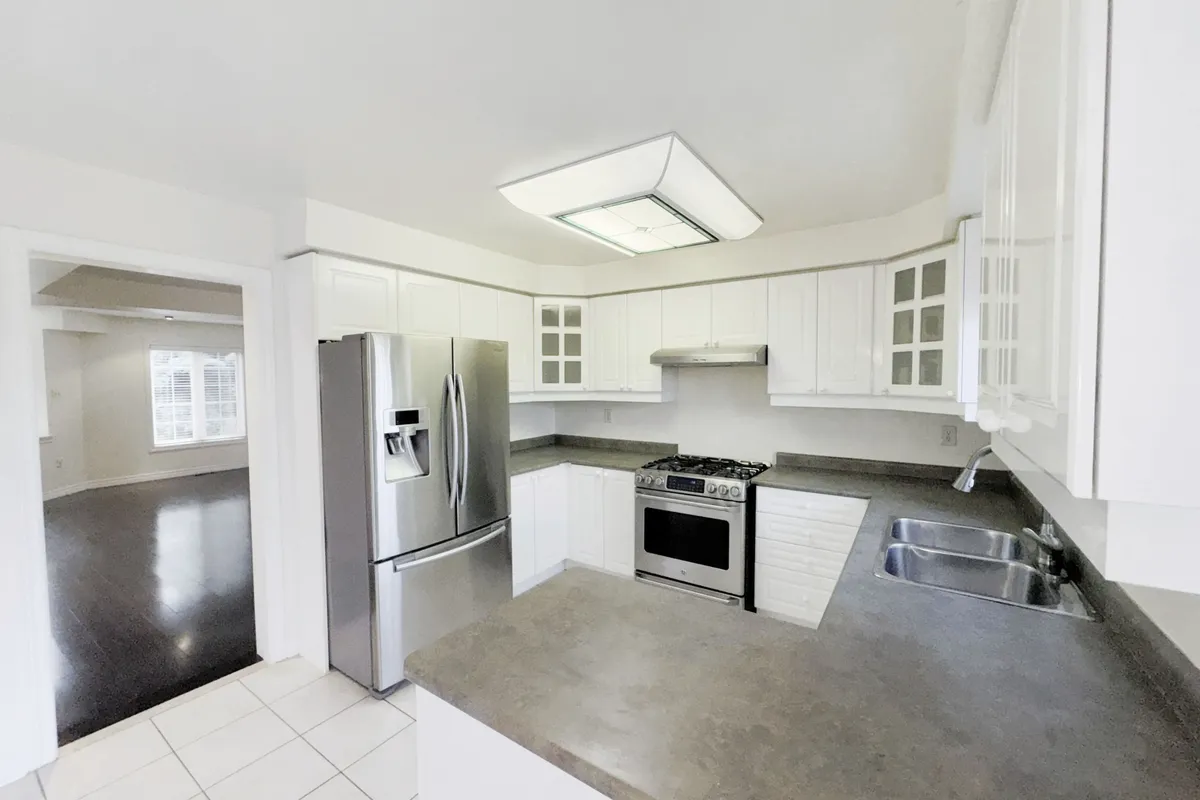 34 Coralreef Crescent, ON L6R 2H5