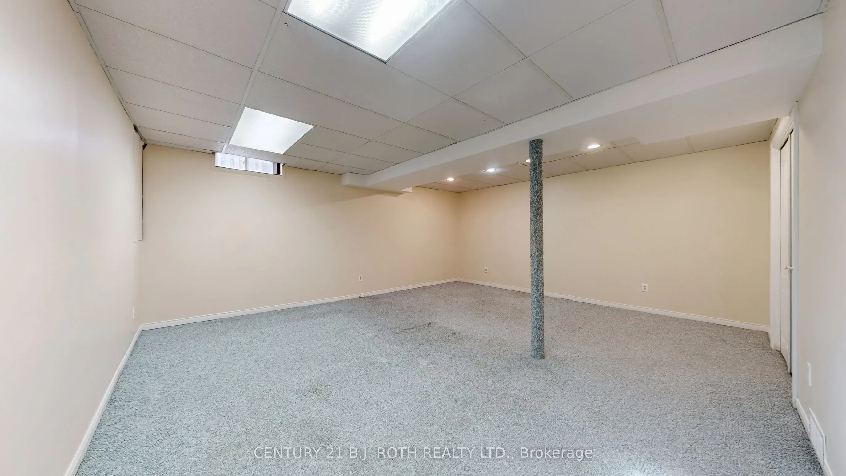 Condo Townhouse kitchen at 6100 Montevideo Road Mississauga