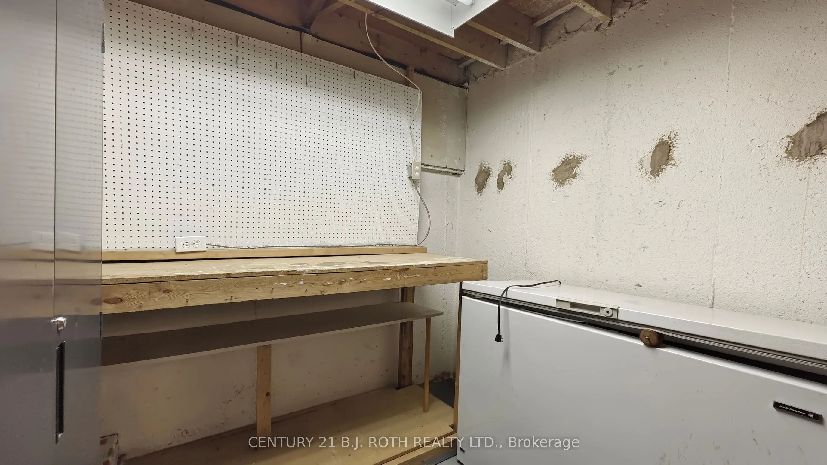 Condo Townhouse living room at 6100 Montevideo Road Mississauga