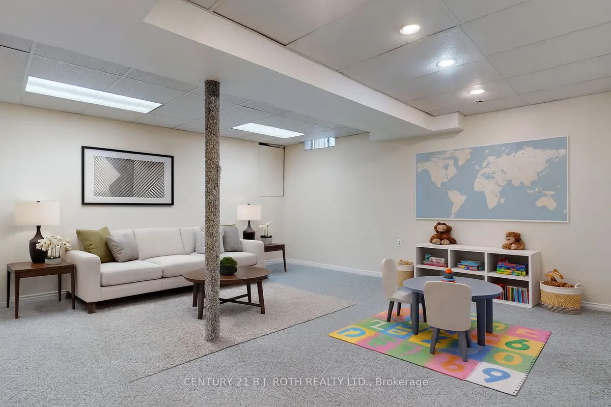 Condo Townhouse 4 bedroom 2 bathroom at 6100 Montevideo Road in Mississauga - MLS# W12554520