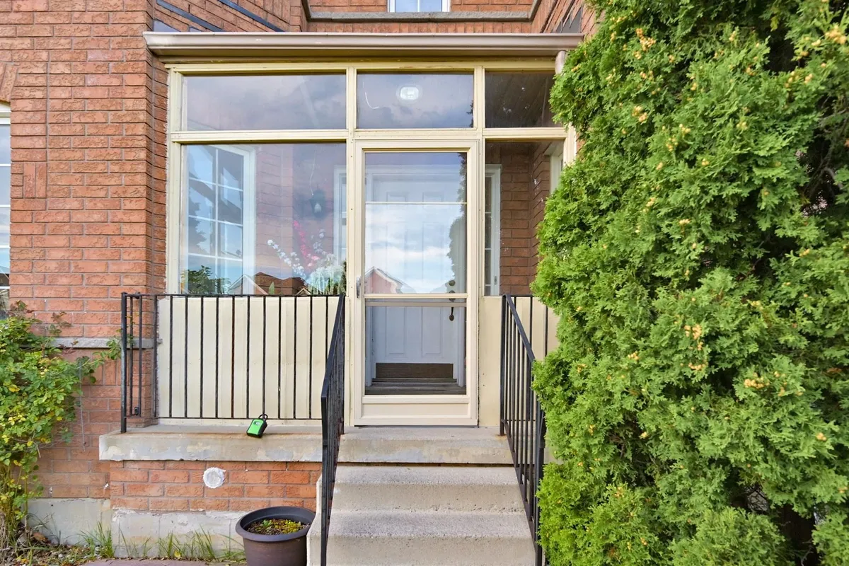 5998 Gant Crescent, ON L5V 2T6