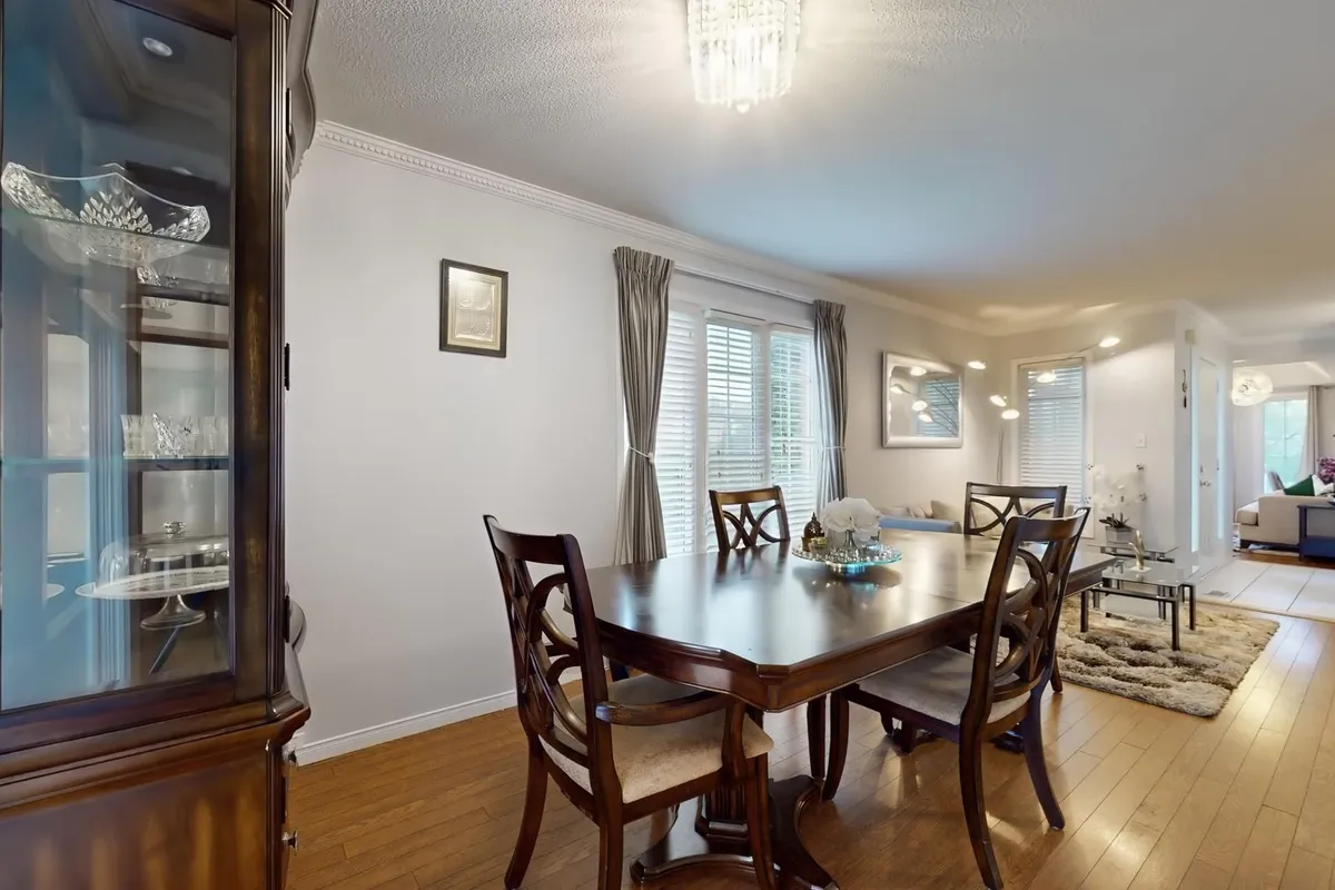 5998 Gant Crescent, ON L5V 2T6