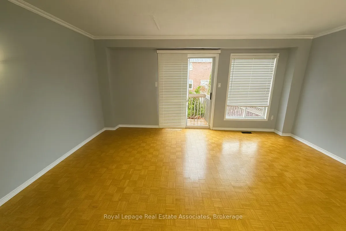 7156 Sandhurst Drive, ON L5N 7H1